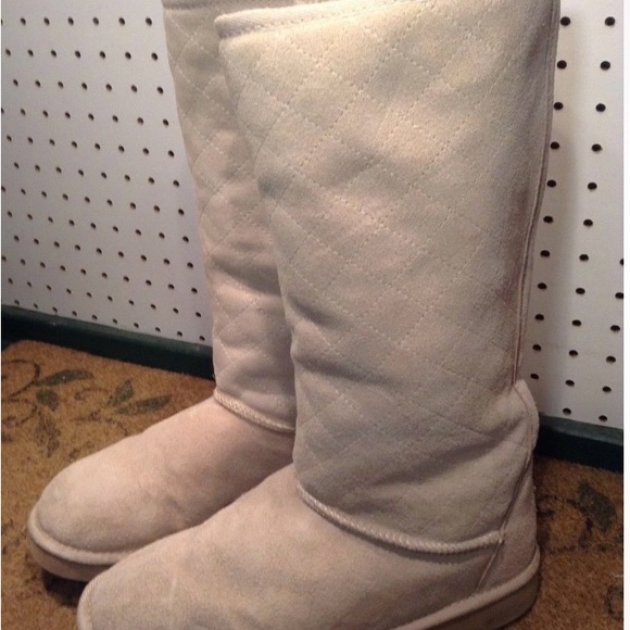 UGG  Cozy Cream Quilted Women's Boots Size 5 - Picture 2 of 7
